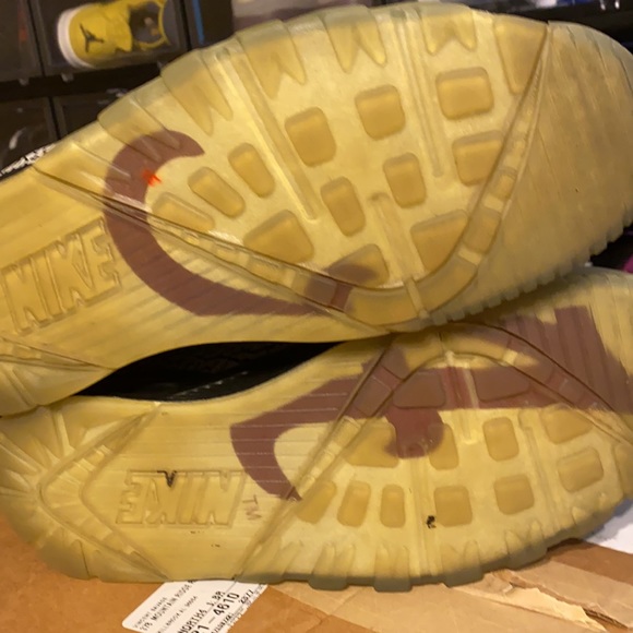 Selling a pair of preowned Nike High sc trainer. - Picture 8 of 11